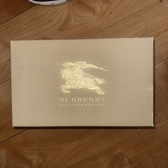 BURBERRY Metallic Gold Quilted Leather Heels Pumps EU 40 Dust Cover & Shoe Box - Picture 7 of 8